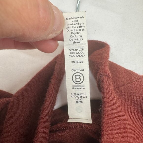 Foresthill Ascent Seamless Turtleneck in Dried Cinnamon - Picture 7 of 7